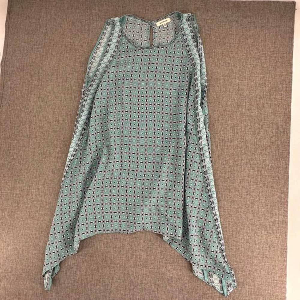 Max Studio Asymmetrical Top Flowy Lightweight Small Green‎ Sharkbite  Sleeveless